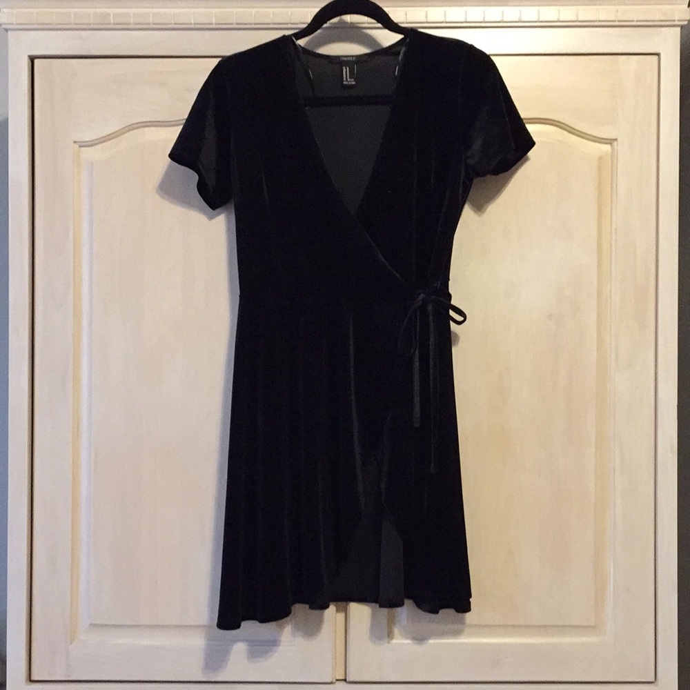 Forever 21 🖤 Velvet dress